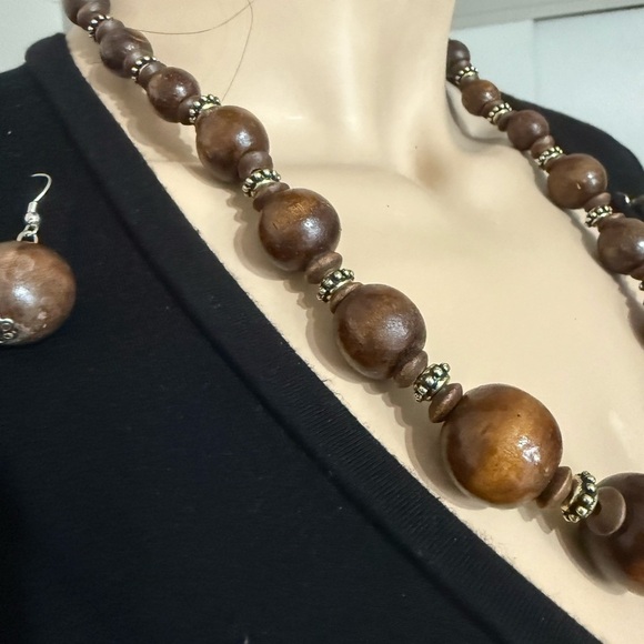 Elegant Brown Beaded Necklace and Earring Set - Picture 4 of 5